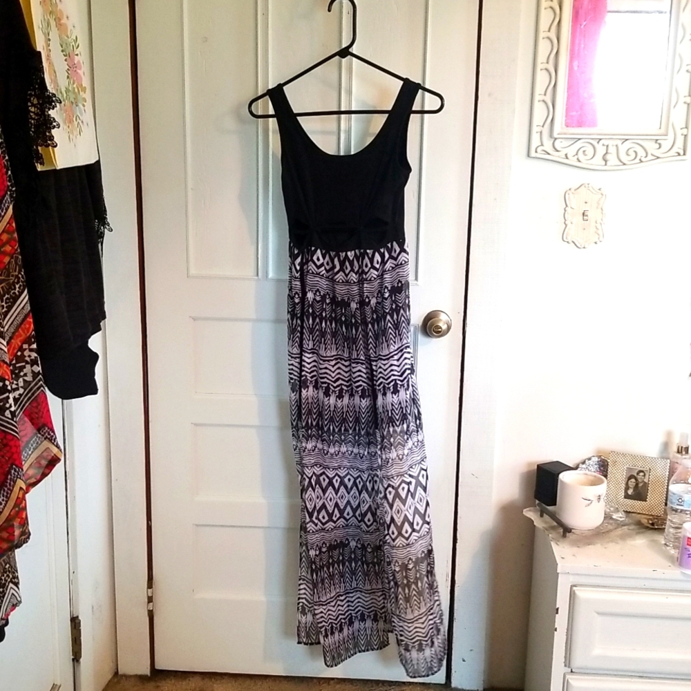 Women's L8ter long sheer paneled dress size small